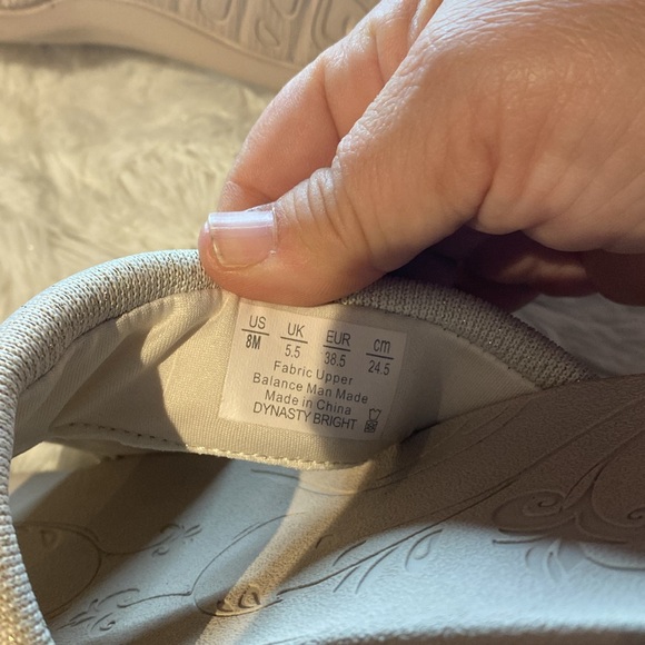 BZees - Picture 5 of 6